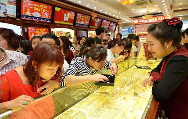 Giá vàng diễn biến trái chiều, vàng SJC tăng nhẹ, vàng nhẫn 999.9 giảm còn 76,50 triệu đồng/lượng