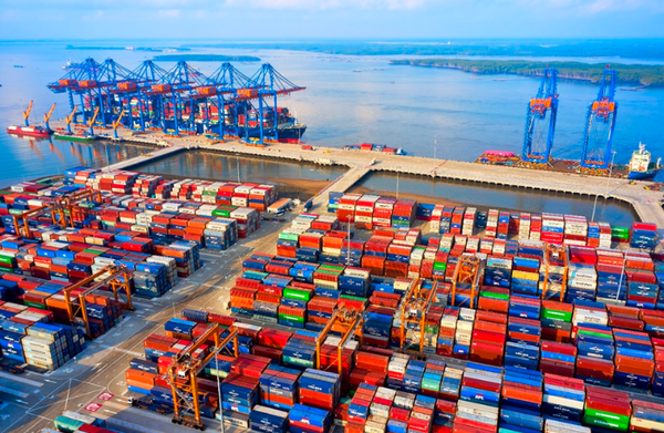 Tăng 10% giá sàn nâng hạ container tại các cảng biển, các doanh nghiệp hàng hải ảnh hưởng như thế nào?