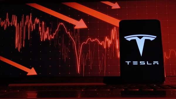 Cổ phiếu Tesla bốc hơi 150 tỷ USD chỉ sau 24h
