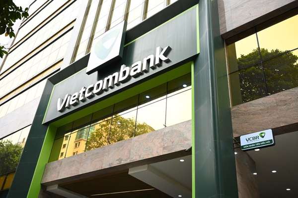 Vietcombank điều chỉnh biểu lãi suất huy động cho tiền gửi trực tuyến tại các kỳ hạn ngắn, với mức tăng cao nhất là gần 0,8%/năm.