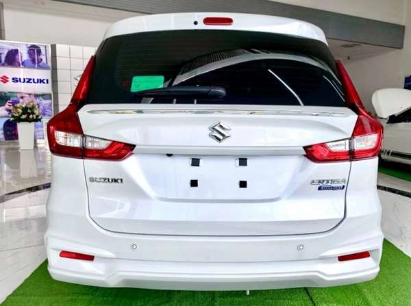 Suzuki Ertiga “sale” kịch sàn với mức giảm 100 triệu đồng, rẻ hơn Xpander