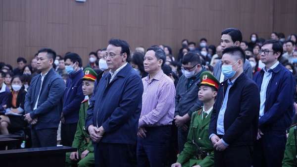 Xét xử vụ Tân Hoàng Minh: Cha con bị cáo Đỗ Anh Dũng khai gì tại tòa?