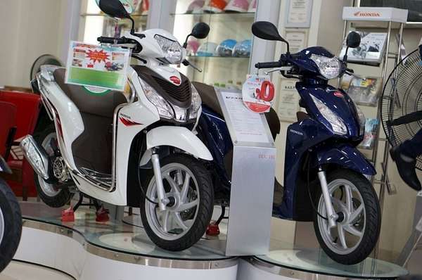 Thị trường xe máy Việt khó khăn trong việc "đi tìm" khách hàng: Đã giảm giá nhưng vẫn "ế"