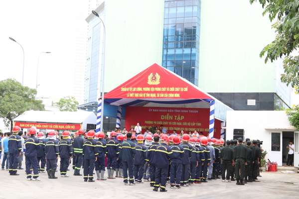 Diễn tập phương án chữa cháy và cứu nạn cứu hộ cấp tỉnh tại NMNĐ Vĩnh Tân 4