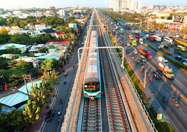 Đoàn tàu tuyến metro số 1 thành phố Hồ Chí Minh chạy thử nghiệm
