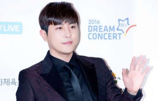 Nam ca sĩ nổi tiếng Yoon Hyuk bị cảnh sát bắt giữ khẩn