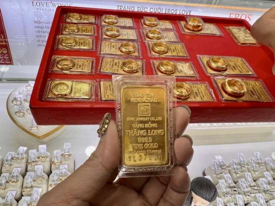 Giá vàng trong nước giảm thêm 400 ngàn, vàng nhẫn 999.9 bán ra 76,98 triệu đồng/lượng