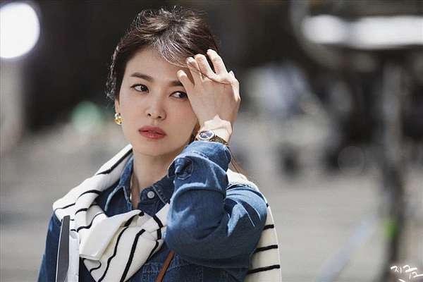Song Hye Kyo bỗng dưng được một nam tài tử nhắc đến trong ngày Valentine