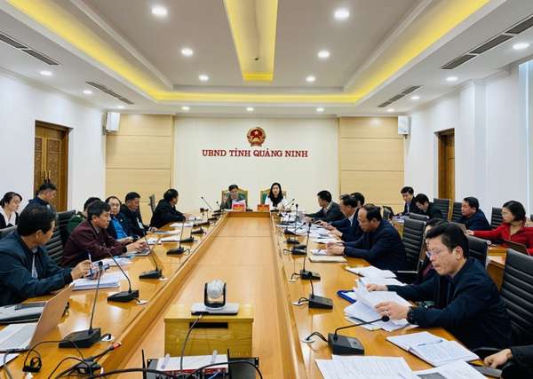 Quang cảnh cuộc cuộc họp về việc nghiên cứu bổ sung một số điểm tham quan du lịch mới trên Vịnh Bái Tử Long (Ảnh QMG)