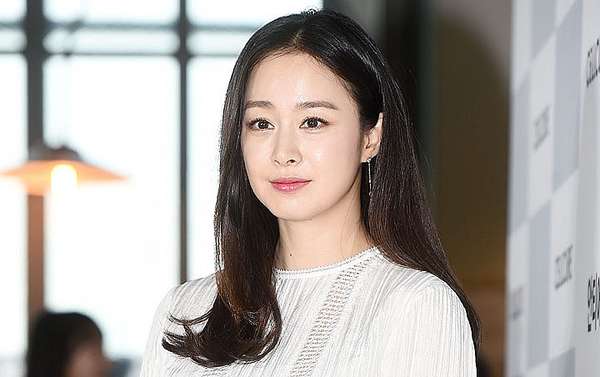 Nữ diễn viên Kim Tae Hee bị điều tra thuế