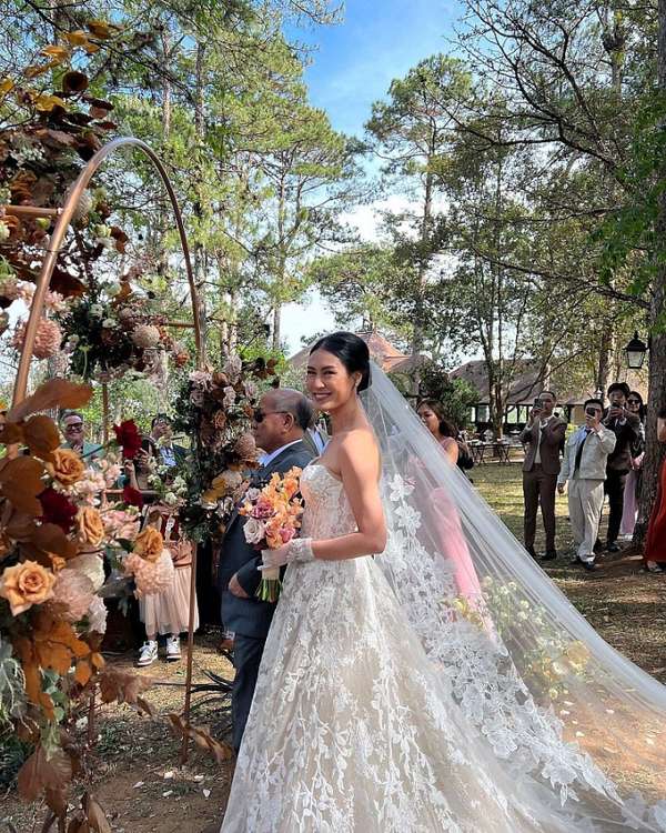 Dàn sao tên tuổi quy tụ tại lễ cưới diễn viên Kathy Uyên