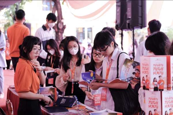 Hơn 1.000 học sinh Quảng Bình tham gia ngày hội trải nghiệm và tư vấn hướng nghiệp
