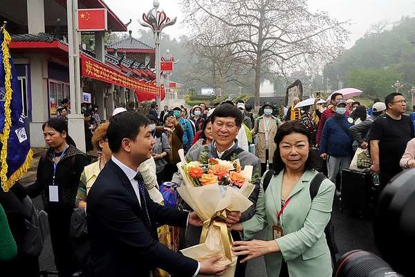 Lạng Sơn: Hơn 124 khách du lịch Trung Quốc nhập cảnh Cửa khẩu quốc tế Hữu Nghị