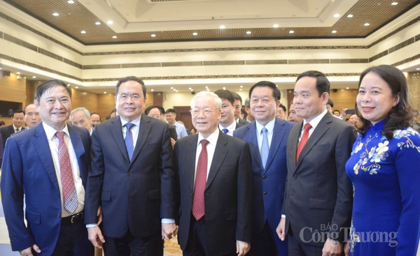 Tổng Bí thư Nguyễn Phú Trọng dự Lễ Kỷ niệm 60 năm Chủ tịch Hồ Chí Minh gặp mặt đội ngũ trí thức
