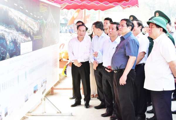 Nhiều hoạt động của Thủ tướng Chính phủ trong chuyến thăm và làm việc tại Thừa Thiên Huế