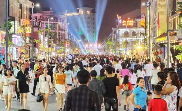 Thừa Thiên Huế: Khai trương phố đi bộ chuyên bán hàng thủ công mỹ nghệ, ẩm thực ba miền