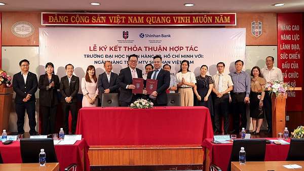 Shinhan Việt Nam hỗ trợ học phí lãi suất 0% cho sinh viên Trường đại học Ngân hàng TP.HCM