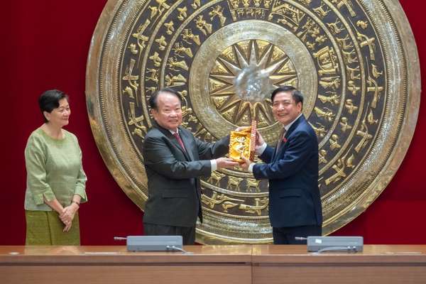 Tổng Thư ký Quốc hội Việt Nam hội đàm với Tổng Thư ký Thượng viện Vương quốc Campuchia