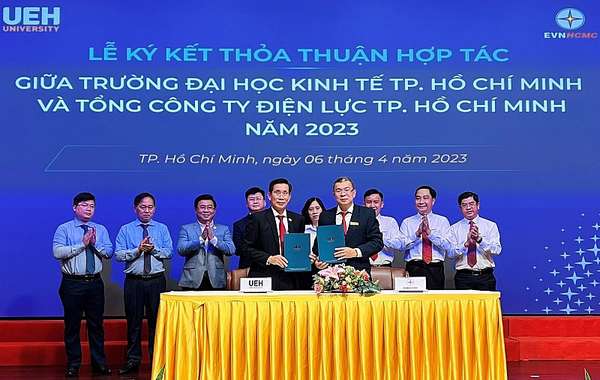 EVNHCMC ký kết thỏa thuận hợp tác các chương trình đào tạo với Đại học kinh tế TP. Hồ Chí Minh