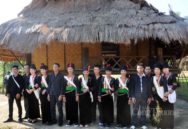 Khám phá nét đặc sắc của trang phục truyền thống dân tộc Khơ Mú