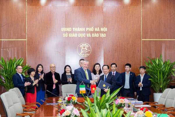 Chung tay đào tạo tin học cho học sinh thành phố Hà Nội theo chuẩn quốc tế