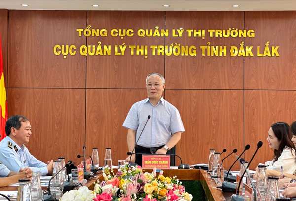Thứ trưởng Trần Quốc Khánh phát biểu chỉ đạo tại buổi làm việc. Ảnh: BT