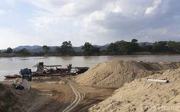 Giá cát xây dựng ở Nghệ An tăng mạnh do khan hiếm