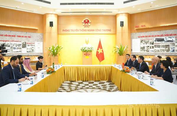 Bộ trưởng Nguyễn Hồng Diên tiếp xã giao Đại sứ Ả-rập Xê-út tại Việt Nam