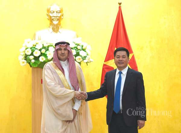 Bộ trưởng Nguyễn Hồng Diên tiếp xã giao Đại sứ Ả-rập Xê-út tại Việt Nam