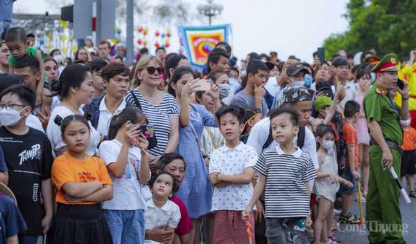 Thừa Thiên Huế: Sôi động lễ hội quảng diễn tại Festival nghề truyền thống Huế