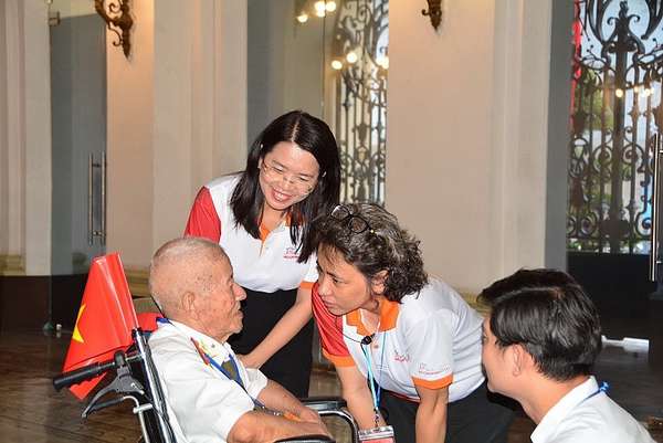 Gần 1.500 khách tham quan công trình 114 tuổi của TP. Hồ Chí Minh trong dịp lễ