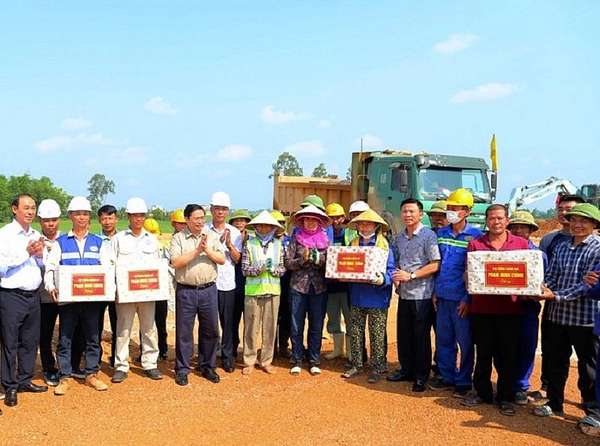 Thủ tướng Phạm Minh Chính kiểm tra cao tốc Bắc-Nam qua Thanh Hoá