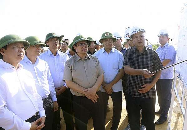 Thủ tướng Phạm Minh Chính kiểm tra cao tốc Bắc - Nam qua Nghệ An - Hà Tĩnh
