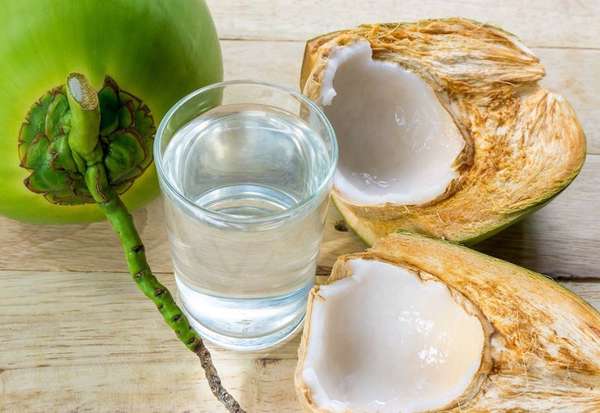 Trời nắng nóng, uống nước dừa có thực sự tốt?