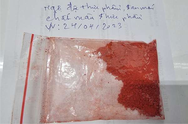 Ngộ độc thực phẩm do bột màu: Hai người nhập viện trong tình trạng thiếu máu nặng