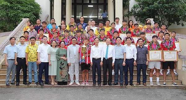 Thanh Hóa: Khen thưởng đội bóng U19 Đông Á Thanh Hóa giành chức vô địch quốc gia năm 2023