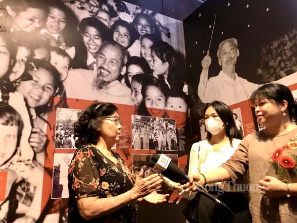 Xúc động gặp lại nhân chứng lịch sử trong bức ảnh chụp cùng Chủ tịch Hồ Chí Minh
