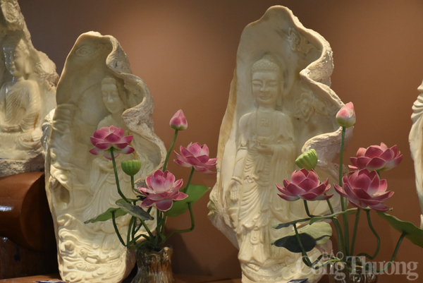 Ngắm bộ sưu tập điêu khắc tượng Phật trên vỏ ốc mang về từ Trường Sa