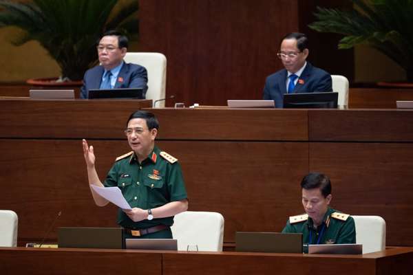 Đại tướng Phan Văn Giang, Ủy viên Bộ Chính trị, Bộ trưởng Bộ Quốc phòng tiếp thu, giải trình ý kiến đại biểu Quốc hội