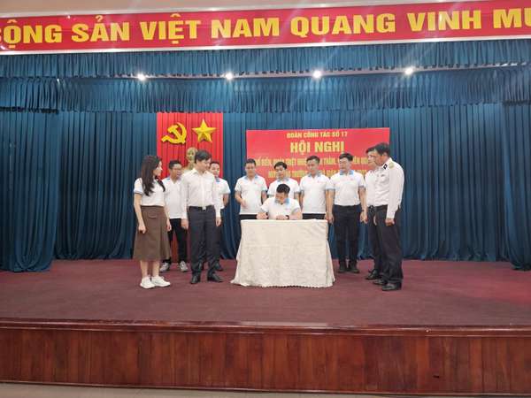 Hội Sinh viên Việt Nam lần đầu tiên đưa hơn 200 cá nhân xuất sắc đến thăm huyện đảo Trường Sa