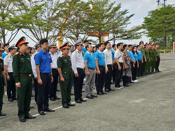 Hội Sinh viên Việt Nam lần đầu tiên tổ chức đưa hơn 200 cá nhân xuất sắc đến thăm huyện đảo Trường Sa