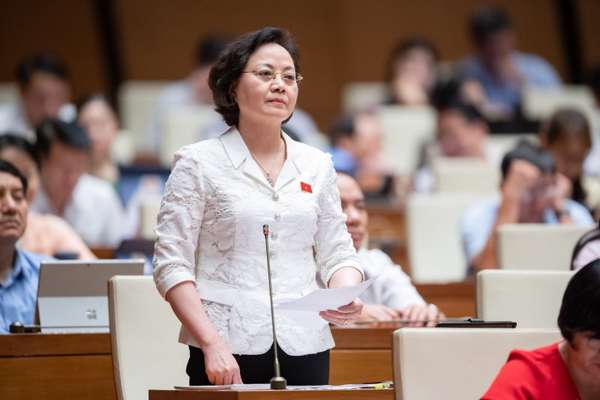 Bộ trưởng Bộ Nội vụ Phạm Thị Thanh Trà phát biểu giải trình một số nội dung các đại biểu quan tâm
