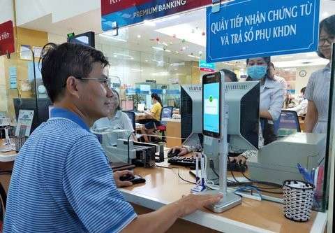TP. Hồ Chí Minh: Nhiều người gặp khó khi áp dụng xác thực sinh trắc học để chuyển tiền