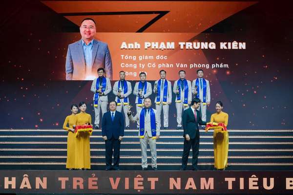 CEO Văn phòng phẩm Hồng Hà - Doanh nhân trẻ Việt Nam tiêu biểu 2022