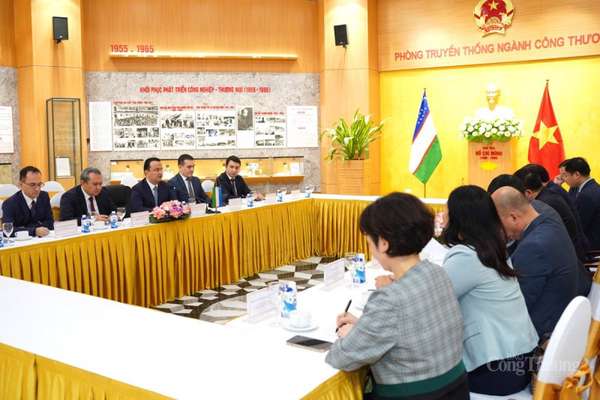 Bộ trưởng Nguyễn Hồng Diên làm việc với Bộ trưởng Bộ Đầu tư, Công nghiệp và Thương mại CH Uzbekistan