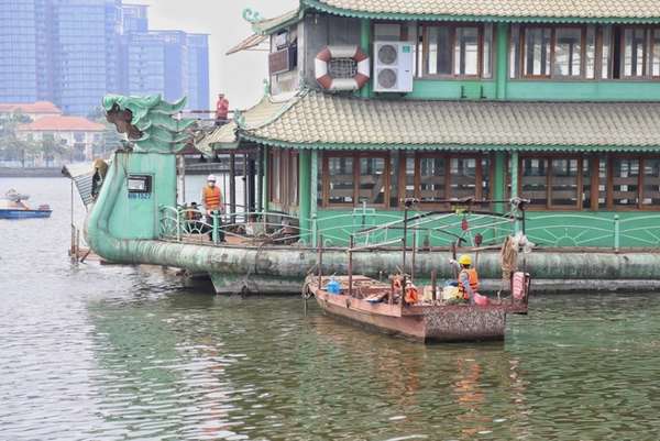 Hà Nội: Thực hiện cưỡng chế, di dời hàng loạt du thuyền cũ trên Hồ Tây