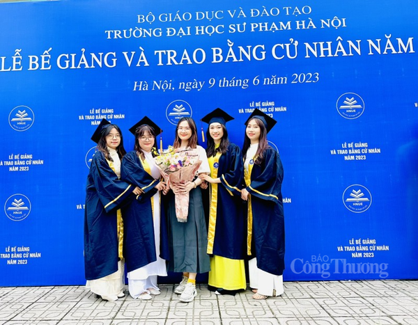 Đại học Sư phạm Hà Nội công nhận và trao bằng tốt nghiệp cho 1.309 tân cử nhân