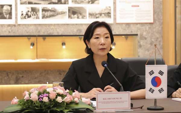 Bộ trưởng Nguyễn Hồng Diên tiếp Đại sứ Hàn Quốc Oh Young Ju