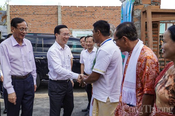 Chủ tịch nước Võ Văn Thưởng thăm làng gốm Bàu Trúc