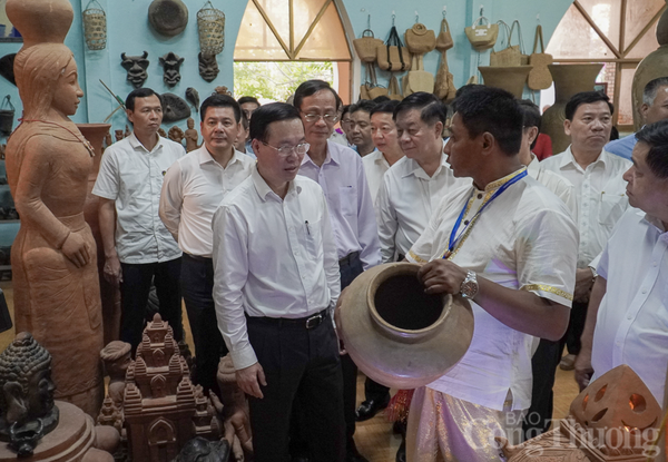 Chủ tịch nước Võ Văn Thưởng thăm làng gốm Bàu Trúc